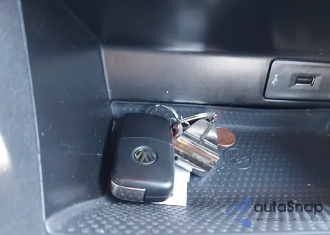 2019 Volkswagen Beetle 2.0T Final Edition Se/2.0T Final Edition Sel/2.0T S из США, поврежденный, VIN 3VWFD7AT4KM709253